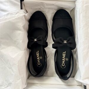 CHANEL Black Flats with Bow Accent